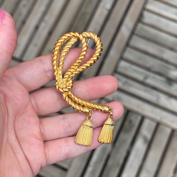 Vintage Tied Gold Tone Tassel Rope Brooch - Picture 2 of 3